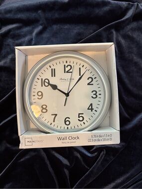 Mainstays Silver Wall Clock - Classic Round Design